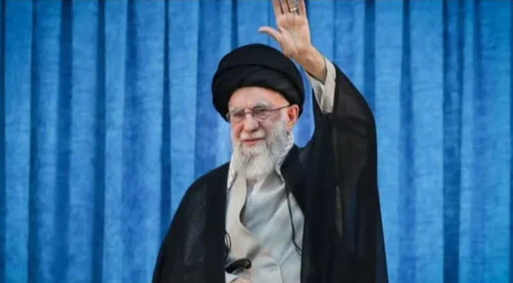 Атака на Іран: аятоллу Алі Хаменеї сховали у "безпечне місце" Атака на Іран: аятоллу Алі Хаменеї сховали у "безпечне місце"